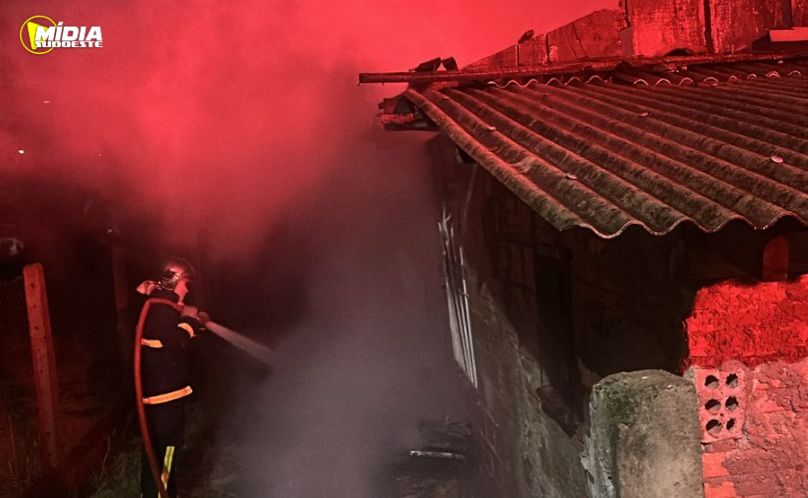 SAS: incêndio atinge residência