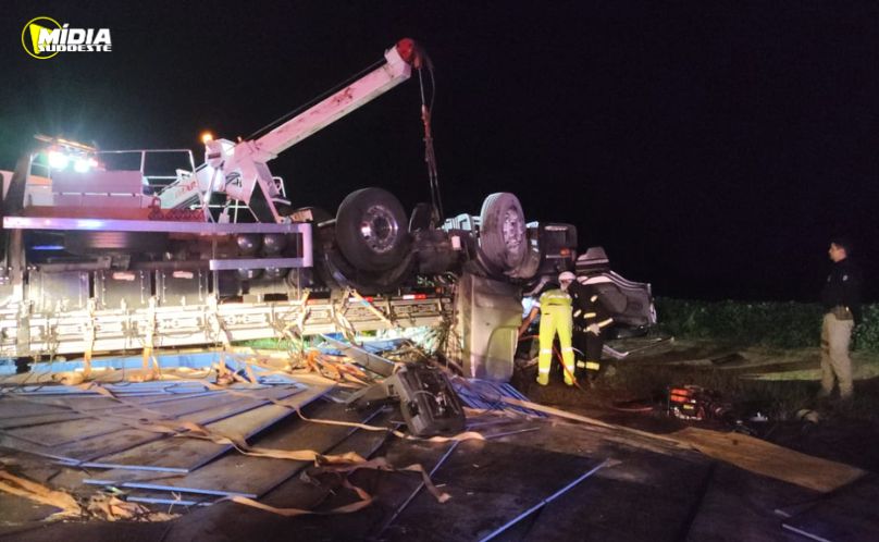 Acidente deixa motorista gravemente ferido na BR-476