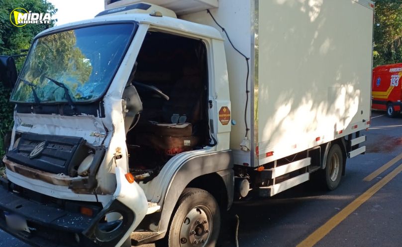 Motorista fica preso às ferragens em engavetamento na SC-163