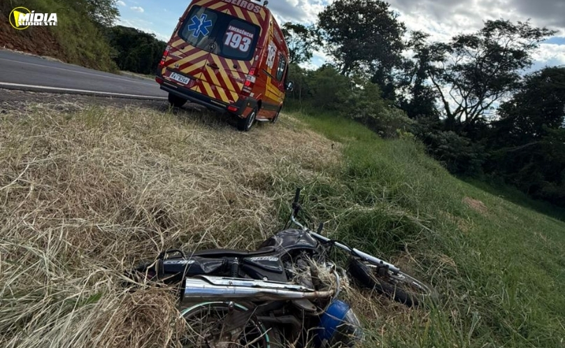 Motociclista sofre queda e é socorrido às margens da rodovia em Chapecó