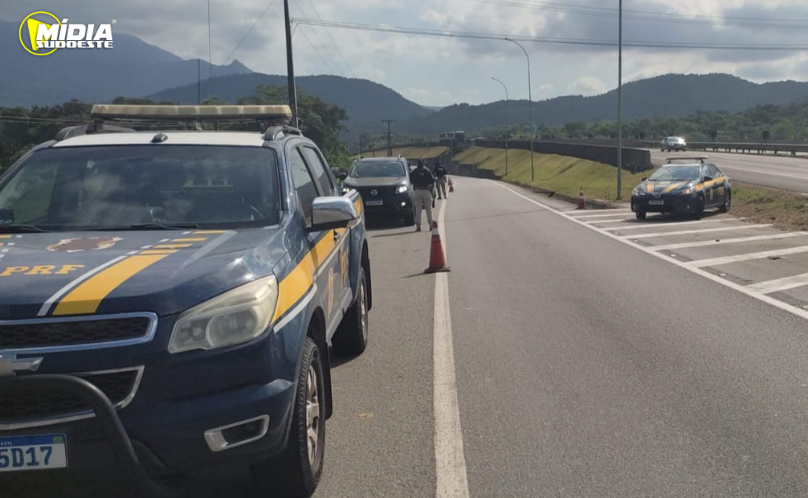 PRF apreende motocicleta com mais de R$ 24 mil em multas na BR-277