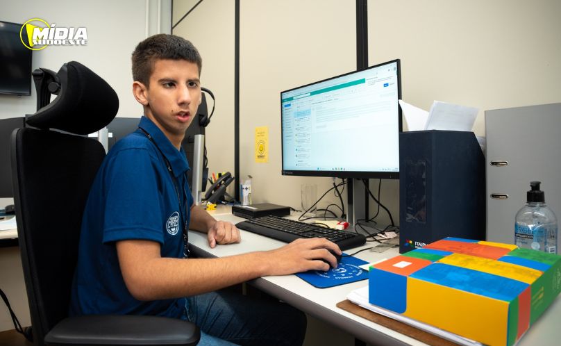 Itaipu integra jovem neurodivergente ao Programa de Iniciação ao Trabalho