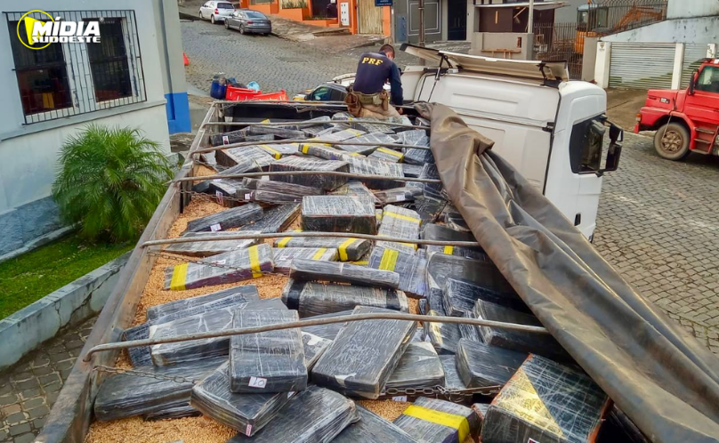 PRF descobre mais de 1,6 tonelada de maconha em meio a carga de soja