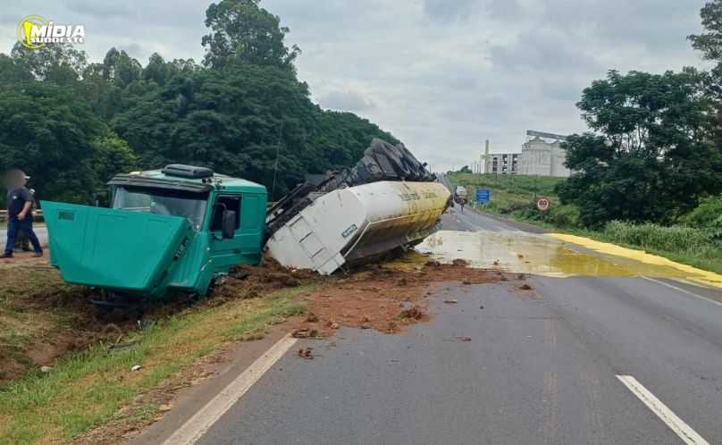 Pneu estoura e provoca acidente na BR-376
