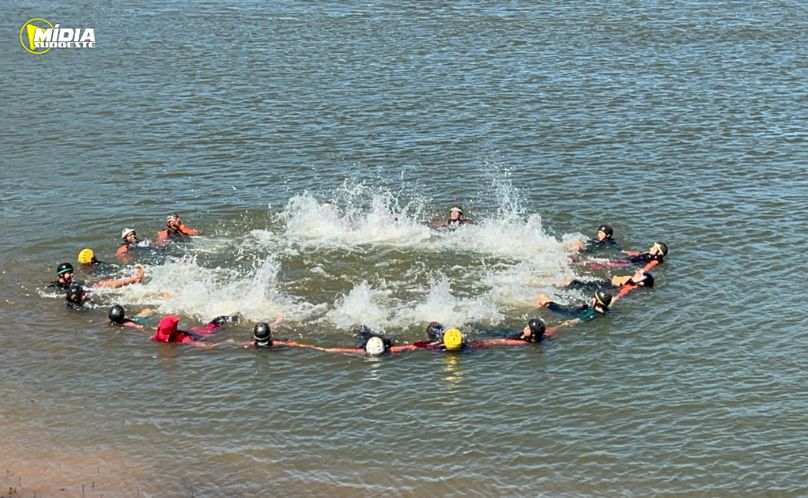 Bombeiros da Itaipu dão curso de sobrevivência