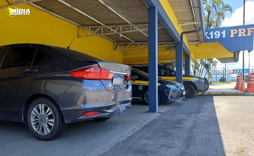 Carro roubado no Rio de Janeiro é recuperado na BR-101