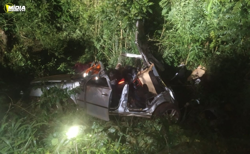 Saída de pista seguida de capotamento na SC-480 deixa feridos