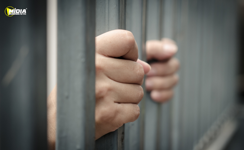 Homem é detido e encaminhado ao DEPPEN após ordem judicial