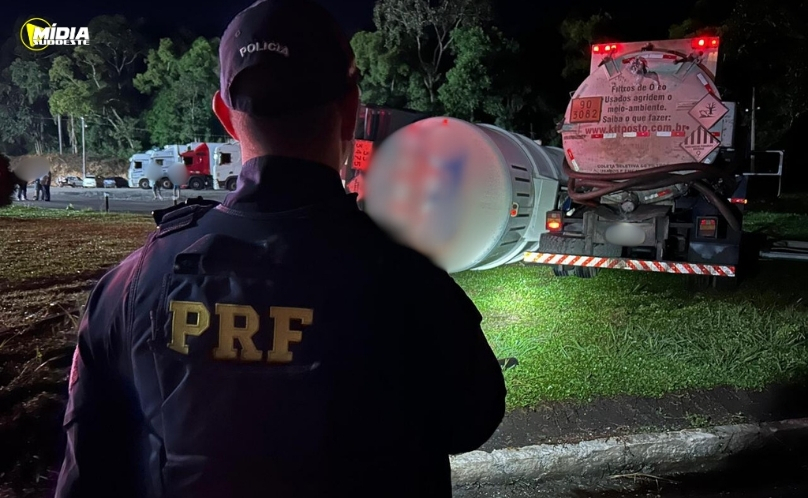 Colisão de caminhões na BR-277 provoca vazamento de combustíveis