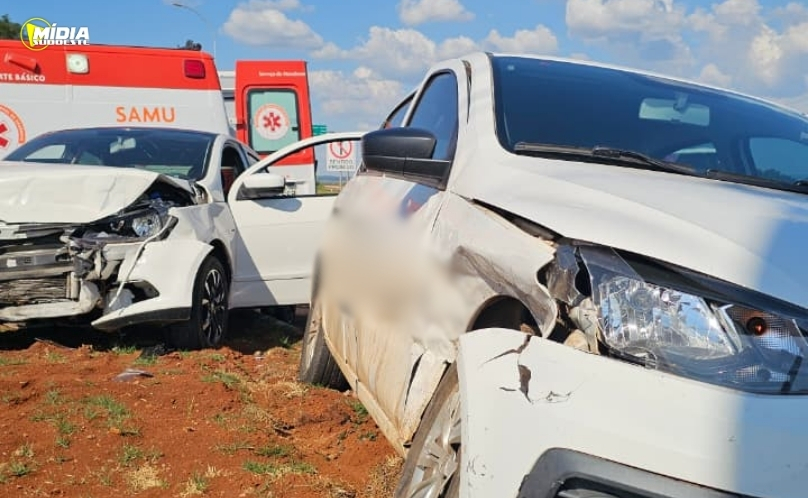 SAMU atende acidente envolvendo Voyage e Gol