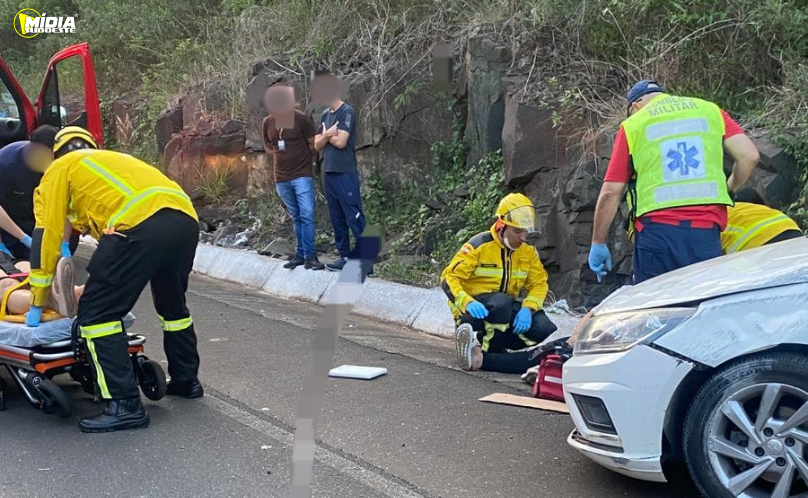 Colisão transversal deixa três mulheres feridas na BR-282