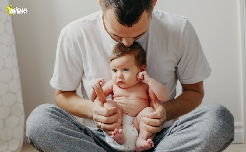 Licença-paternidade de até 20 dias é aprovada no Senado 