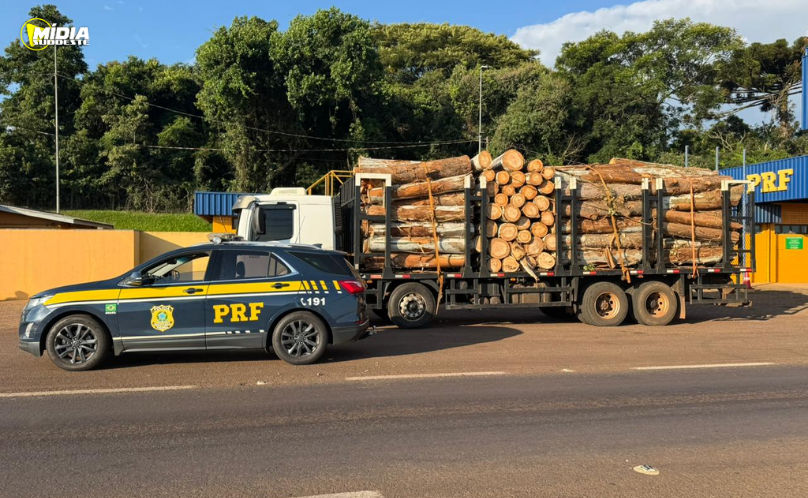 Motorista com CNH suspensa é flagrado transportando excesso de carga