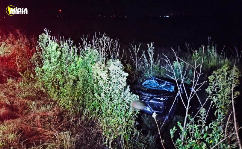 Capotamento deixa dois feridos na PRC-280