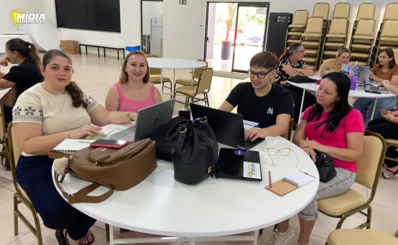 Pranchita participa de encontro regional para reformulação do PPP e Regimento Escolar