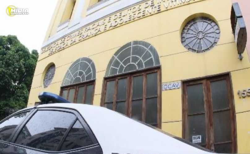 Polícia prende professor universitário que abusou de 4 crianças