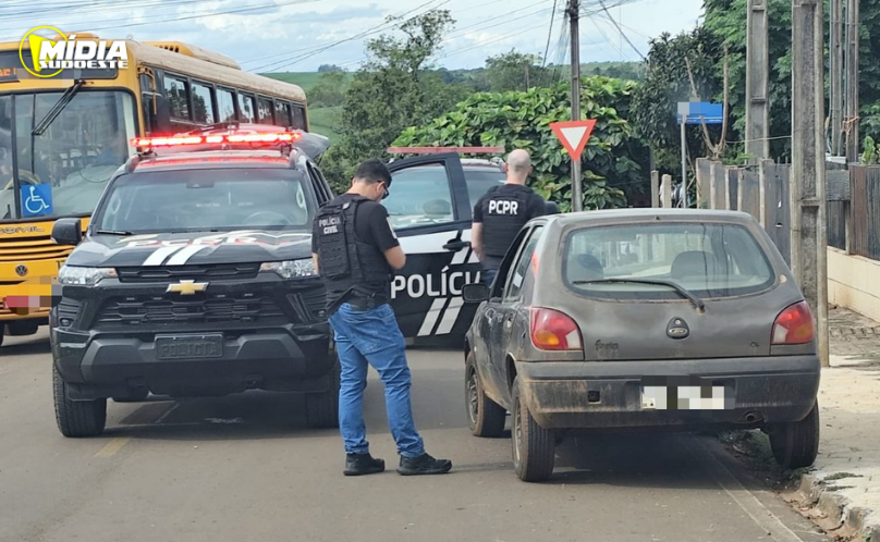 Homem é preso após ser encontrado com carro furtado