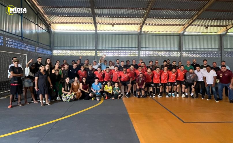 Prefeitura entrega reforma da quadra poliesportiva em Dois Vizinhos