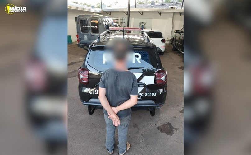 Homem é preso com pornografia infantil e tenta subornar delegada