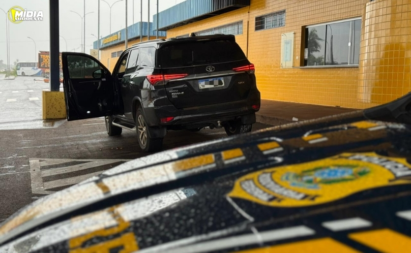 PRF recupera caminhonete de luxo furtada em Guaíra