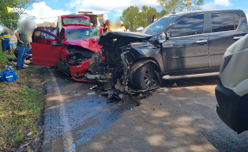 Três pessoas feridas em acidente gravíssimo na PR-493