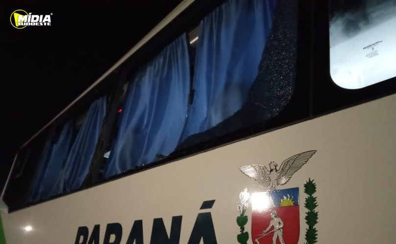Ônibus da saúde de Francisco Beltrão se envolve em acidente na BR-277