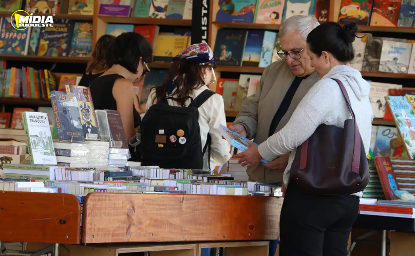 Número de consumidores de livros aumenta e chega a 18% da população