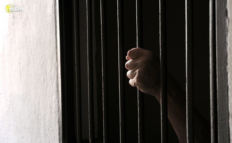 Homem é preso por tráfico de drogas após tentar fugir