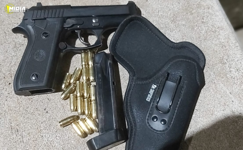 PRF apreende 500 celulares e arma de fogo na BR-277