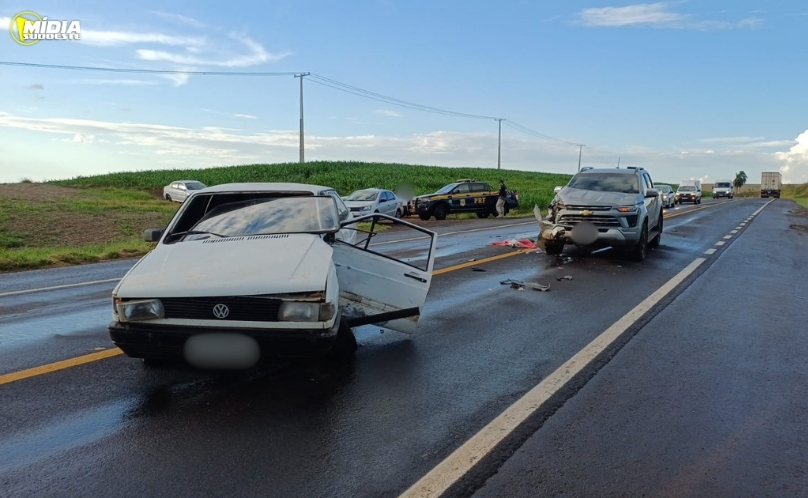 Colisão entre veículos deixa vítima ferida na BR-373