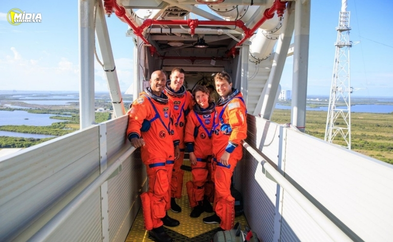 A missão Artemis II da NASA deixa a órbita da Terra para voar ao redor da Lua