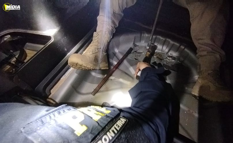 PRF apreende cocaína em um Jeep Compass 