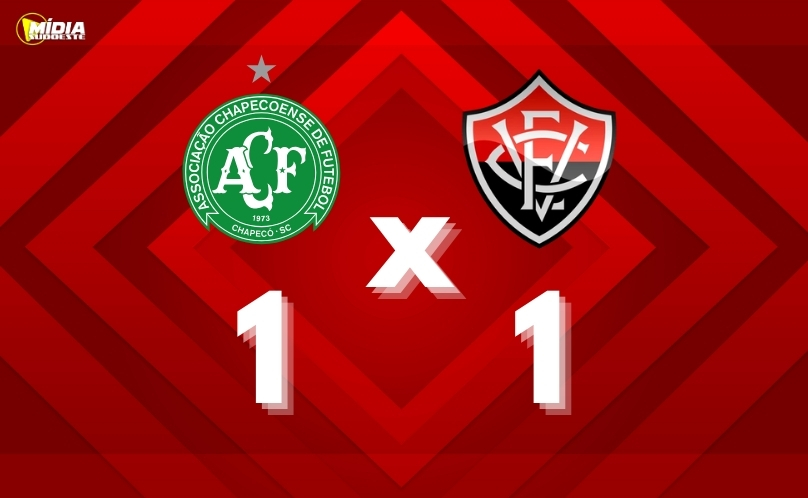 Chapecoense empata com o Vitória e segue no Z-4 do Brasileirão