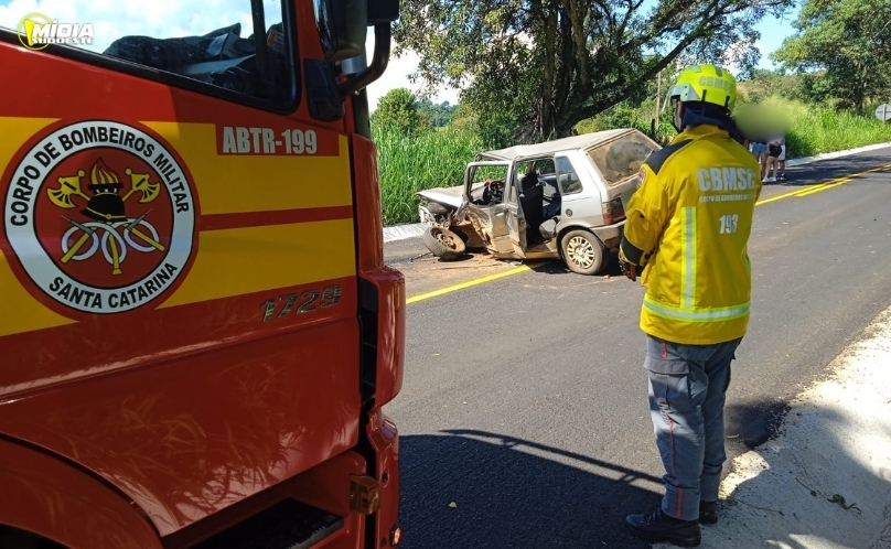 Acidente na SC-283 deixa motorista preso às ferragens