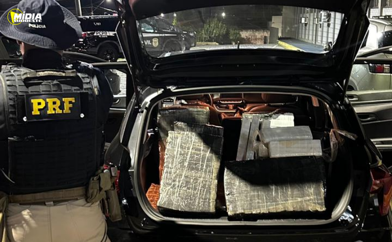 PRF apreende mais de 150 kg de maconha na BR-277