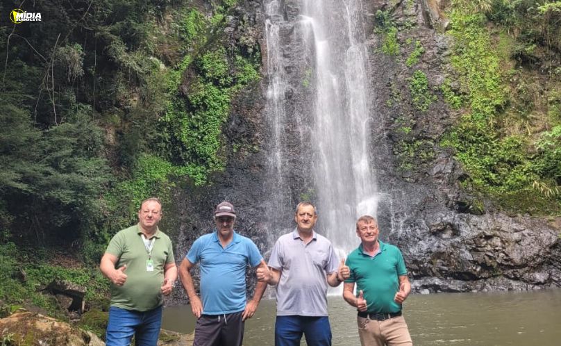 Prefeito visita atrativo natural e reforça expansão do turismo em Marmeleiro