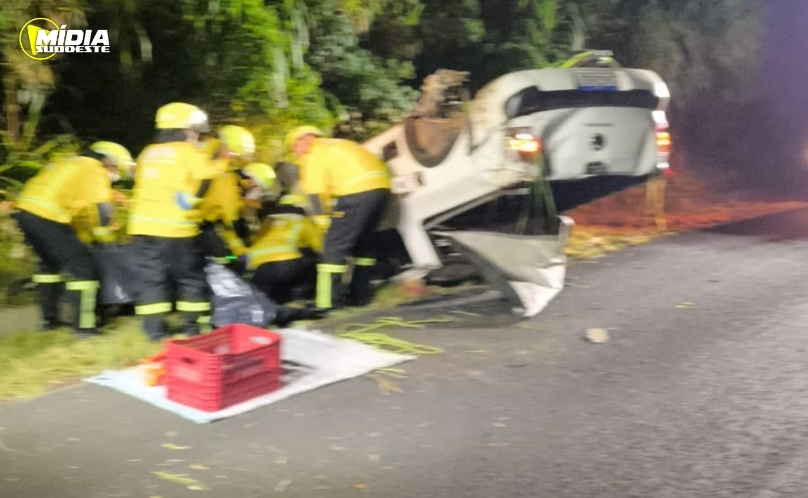 Colisão entre carros deixa um morto na SC-496