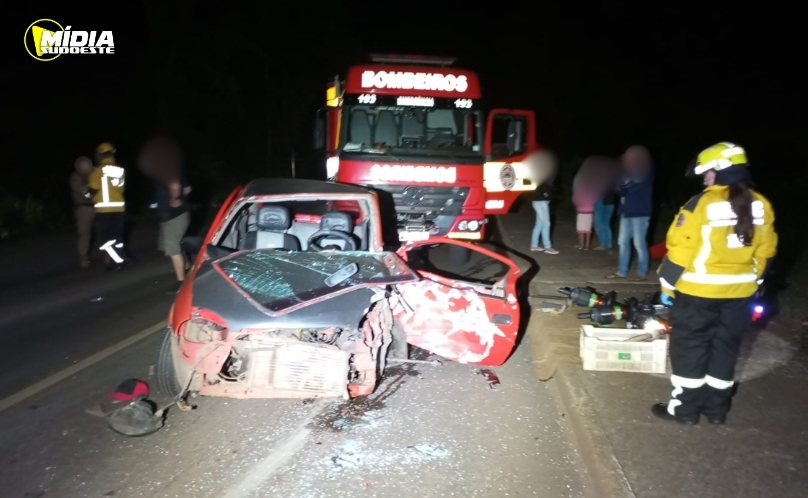 Motorista fica preso em veículo após colisão na SC-283