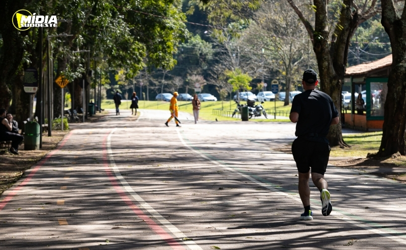 Temperaturas voltam a subir e chuvas seguem de forma isolada no Paraná