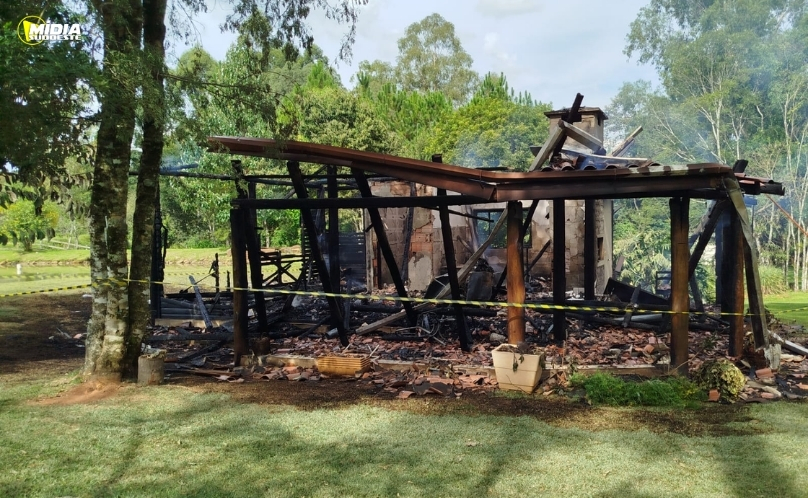 Incêndio destrói residência no interior