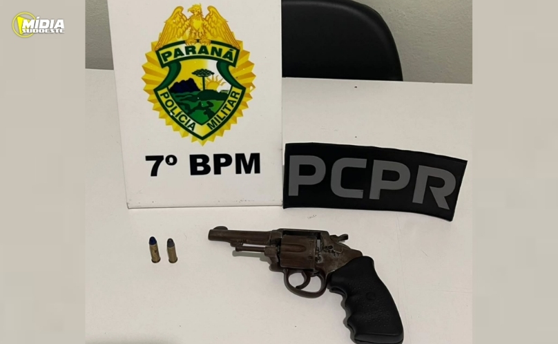 Jovem é preso com revólver e munições após investigação de disparos