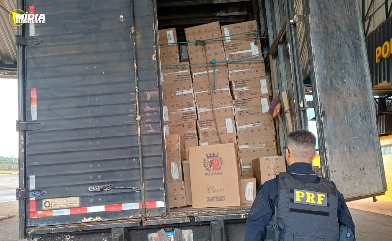 PRF apreende quase 200 kg de maconha e 200 mil maços de cigarros