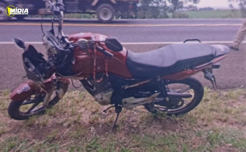 Queda de motocicleta deixa dois feridos na PR-483