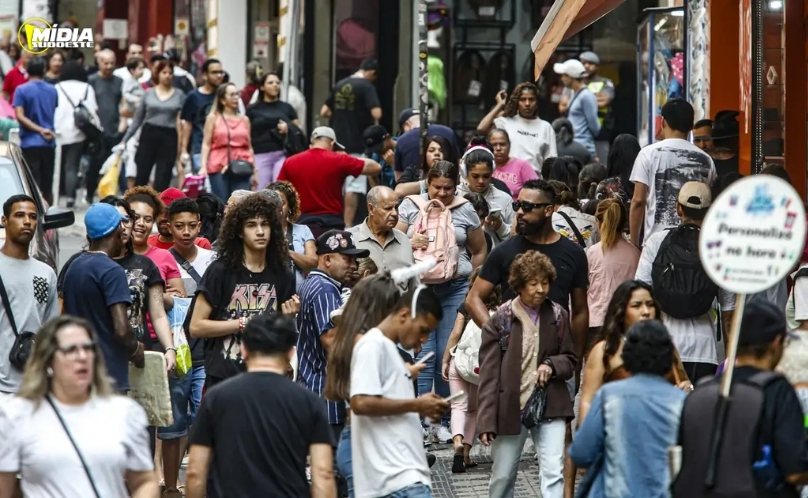 População no Brasil cresce em ritmo menor e está envelhecendo