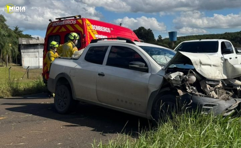 Colisão entre três veículos interdita rodovia na SC-283