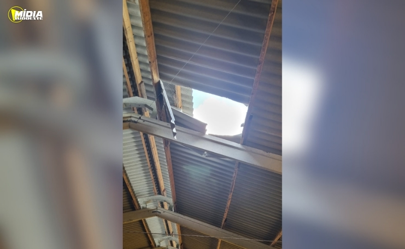 Queda em obra deixa trabalhador ferido