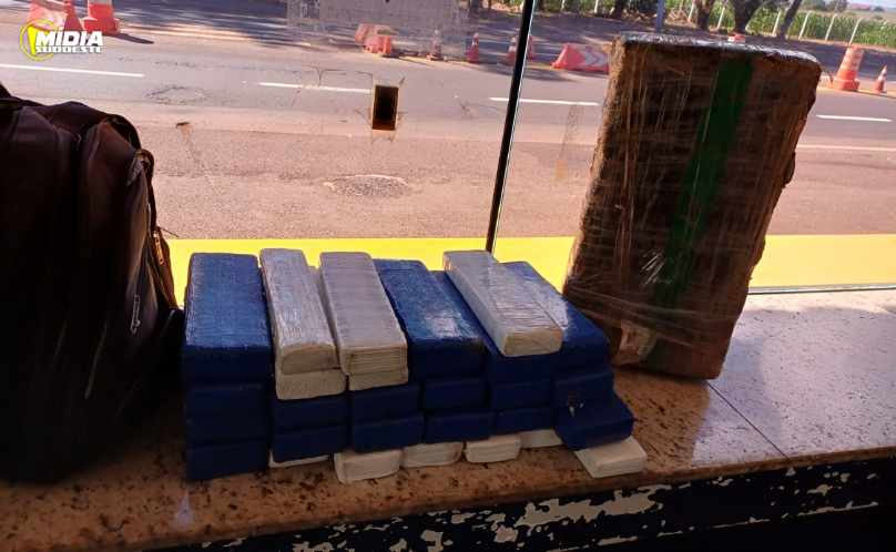 PRF realiza duas apreensões de maconha na BR-369