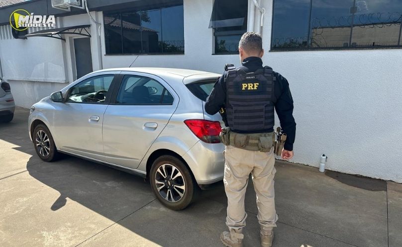 PRF recupera veículo roubado durante fiscalização na BR-373