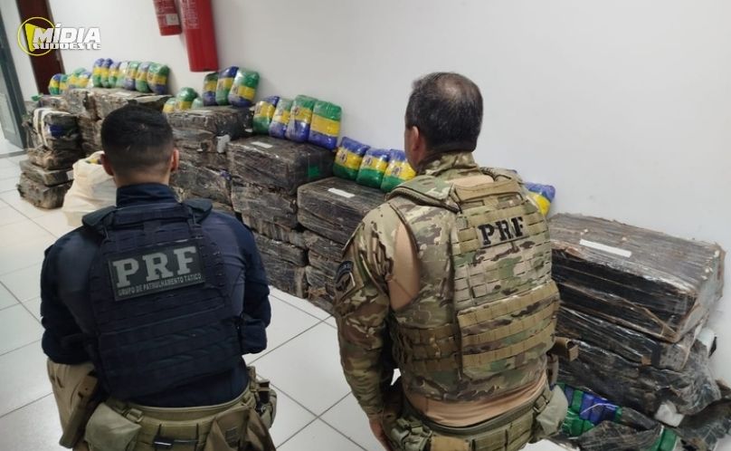 PRF apreende mais de 1 tonelada de maconha após perseguição