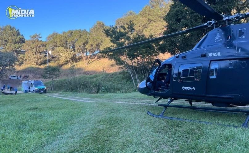 Homem é resgatado por aeronave após capotamento